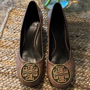 Gorgeous Tory Burch Brown & Tan square heels!